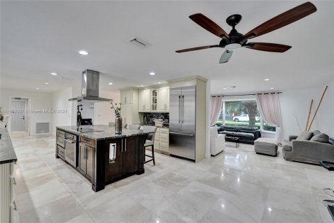 Casa en venta en Plantation, Florida, 4 dormitorios, 246.93 m2 № 1382964 - foto 16