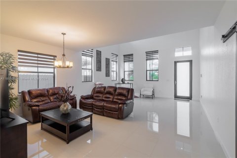 Casa en venta en Miami, Florida, 5 dormitorios, 266.07 m2 № 1382995 - foto 6