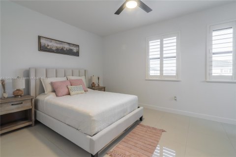 Villa ou maison à vendre à Miami, Floride: 5 chambres, 266.07 m2 № 1382995 - photo 28