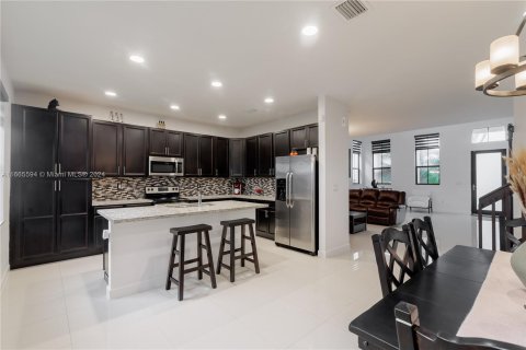 Casa en venta en Miami, Florida, 5 dormitorios, 266.07 m2 № 1382995 - foto 13