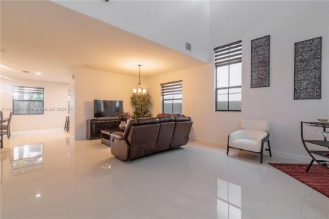 Casa en venta en Miami, Florida, 5 dormitorios, 266.07 m2 № 1382995 - foto 9