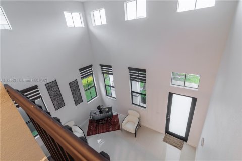 Casa en venta en Miami, Florida, 5 dormitorios, 266.07 m2 № 1382995 - foto 19