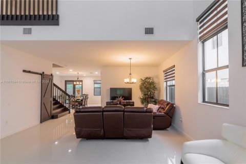 Casa en venta en Miami, Florida, 5 dormitorios, 266.07 m2 № 1382995 - foto 7