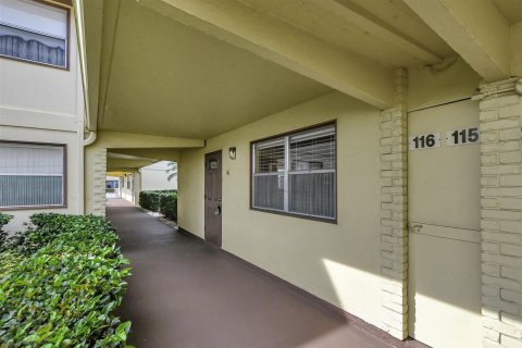 Condo in Delray Beach, Florida, 2 bedrooms  № 987304 - photo 11