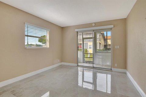 Condo in Delray Beach, Florida, 2 bedrooms  № 987304 - photo 18