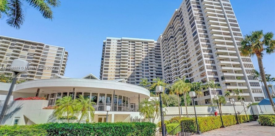 Condo à Hallandale Beach, Floride, 2 chambres  № 991648