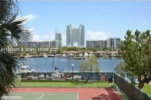 Condominio en venta en Hallandale Beach, Florida, 2 dormitorios, 146.79 m2 № 991648 - foto 13