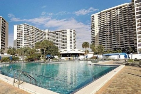 Copropriété à vendre à Hallandale Beach, Floride: 2 chambres, 146.79 m2 № 991648 - photo 19