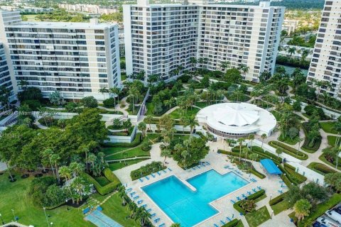 Copropriété à vendre à Hallandale Beach, Floride: 2 chambres, 146.79 m2 № 991648 - photo 20