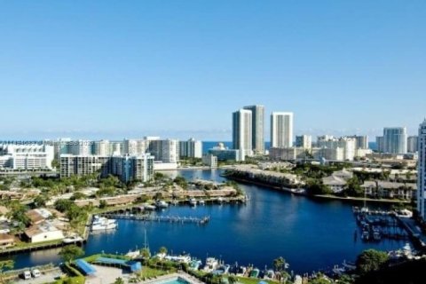 Copropriété à vendre à Hallandale Beach, Floride: 2 chambres, 146.79 m2 № 991648 - photo 3