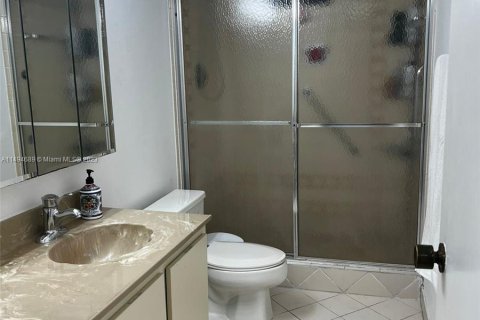 Copropriété à vendre à Hallandale Beach, Floride: 2 chambres, 146.79 m2 № 991648 - photo 10