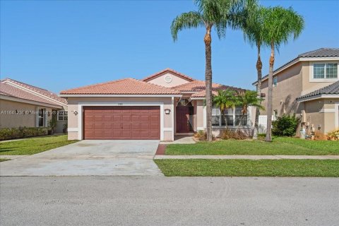 Villa ou maison à vendre à Pembroke Pines, Floride: 3 chambres, 171.22 m2 № 1319122 - photo 1