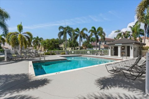 House in Pembroke Pines, Florida 3 bedrooms, 171.22 sq.m. № 1319122 - photo 28