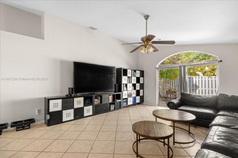 Casa en venta en Pembroke Pines, Florida, 3 dormitorios, 171.22 m2 № 1319122 - foto 9