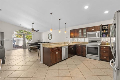 Villa ou maison à vendre à Pembroke Pines, Floride: 3 chambres, 171.22 m2 № 1319122 - photo 12