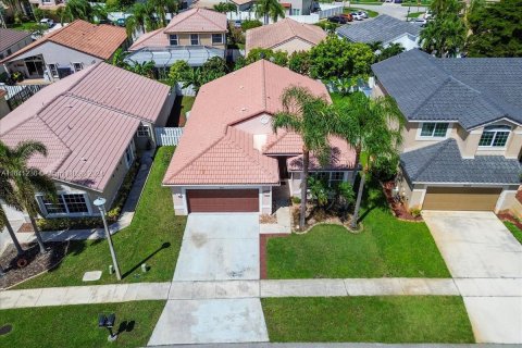 House in Pembroke Pines, Florida 3 bedrooms, 171.22 sq.m. № 1319122 - photo 6