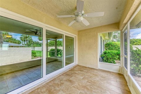 Copropriété à vendre à Sarasota, Floride: 2 chambres, 103.86 m2 № 1364640 - photo 8