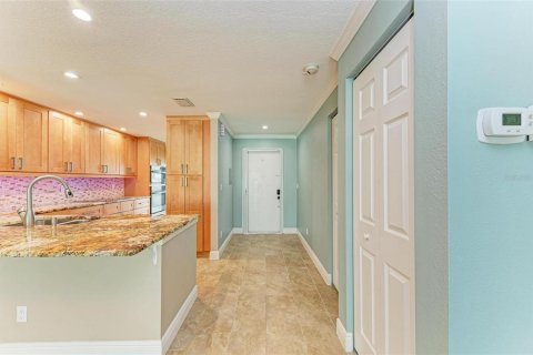 Condo in Sarasota, Florida, 2 bedrooms  № 1364640 - photo 9