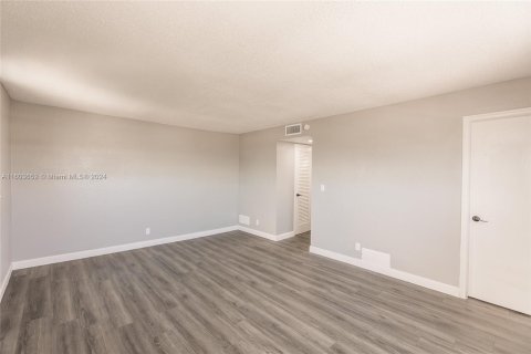 Copropriété à vendre à Hollywood, Floride: 2 chambres, 123.75 m2 № 1223065 - photo 19