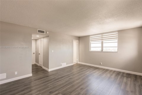 Copropriété à vendre à Hollywood, Floride: 2 chambres, 123.75 m2 № 1223065 - photo 16