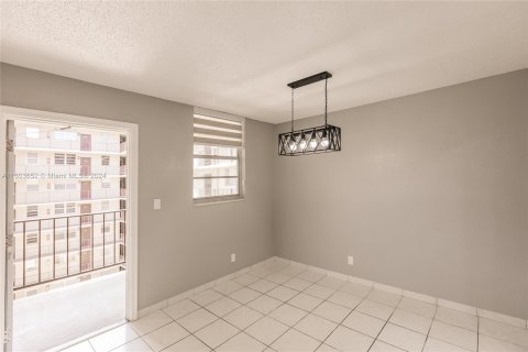 Copropriété à vendre à Hollywood, Floride: 2 chambres, 123.75 m2 № 1223065 - photo 2