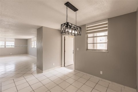 Copropriété à vendre à Hollywood, Floride: 2 chambres, 123.75 m2 № 1223065 - photo 4