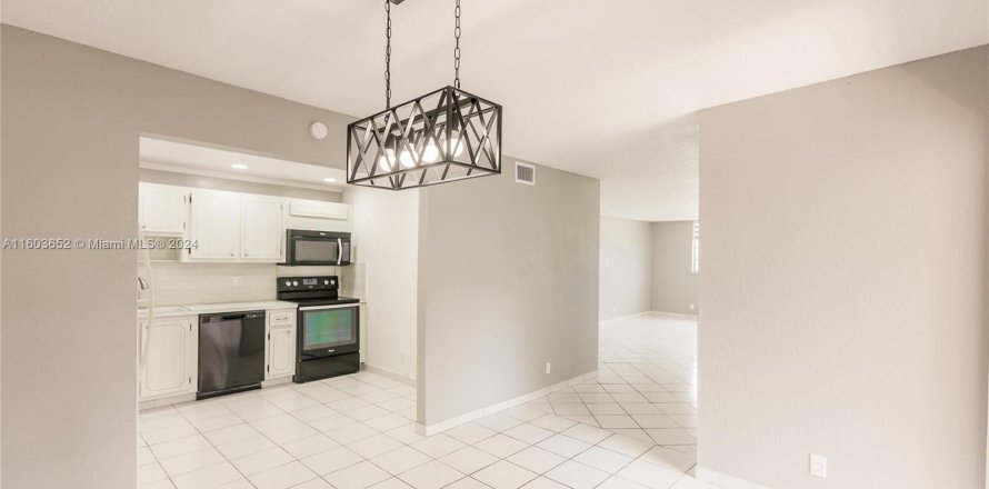 Condo à Hollywood, Floride, 2 chambres  № 1223065