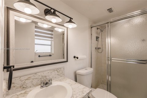 Condo in Hollywood, Florida, 2 bedrooms  № 1223065 - photo 21