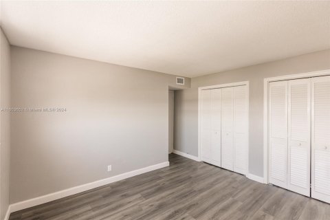 Copropriété à vendre à Hollywood, Floride: 2 chambres, 123.75 m2 № 1223065 - photo 22