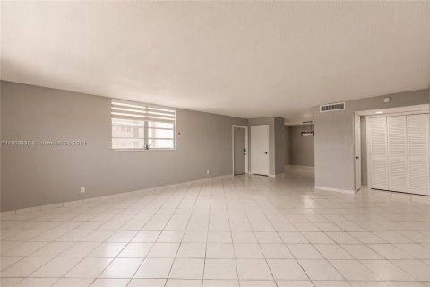 Copropriété à vendre à Hollywood, Floride: 2 chambres, 123.75 m2 № 1223065 - photo 11