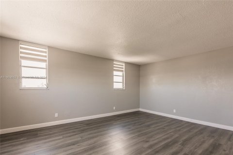 Copropriété à vendre à Hollywood, Floride: 2 chambres, 123.75 m2 № 1223065 - photo 18