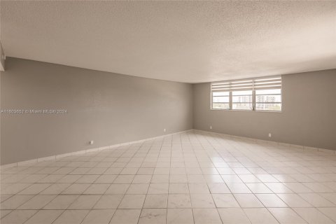 Copropriété à vendre à Hollywood, Floride: 2 chambres, 123.75 m2 № 1223065 - photo 13