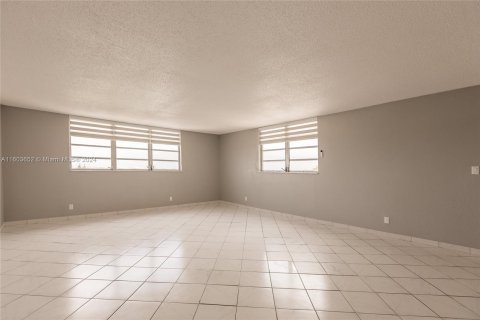 Copropriété à vendre à Hollywood, Floride: 2 chambres, 123.75 m2 № 1223065 - photo 10