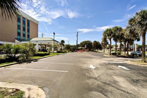 Immobilier commercial à louer à Daytona Beach, Floride: 526.94 m2 № 213789 - photo 6