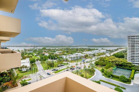 Condominio en venta en Bal Harbour, Florida, 1 dormitorio, 94.67 m2 № 1393493 - foto 1