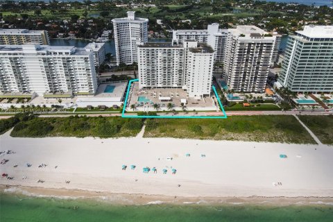 Condominio en venta en Miami Beach, Florida, 2 dormitorios, 99.41 m2 № 1393491 - foto 20