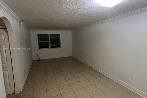 Condo in Palmetto Bay, Florida, 1 bedroom  № 1332685 - photo 3