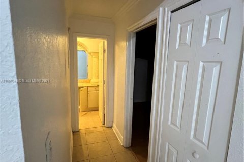 Condo in Palmetto Bay, Florida, 1 bedroom  № 1332685 - photo 2