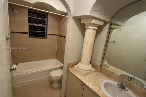 Copropriété à louer à Palmetto Bay, Floride: 1 chambre, 61.69 m2 № 1332685 - photo 1