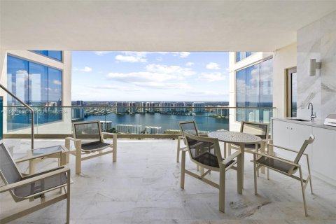 Condo in Sunny Isles Beach, Florida, 3 bedrooms  № 1098513 - photo 12