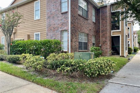 Condo in Orlando, Florida, 2 bedrooms  № 1307380 - photo 1