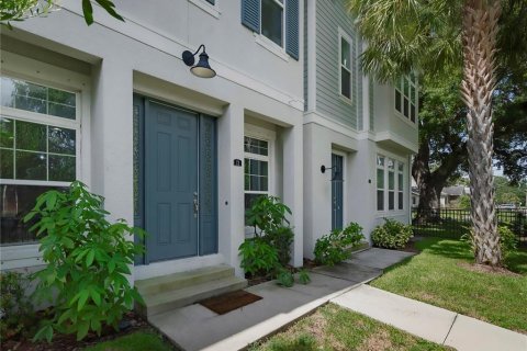 Townhouse in Tampa, Florida 4 bedrooms, 199.28 sq.m. № 1307375 - photo 5