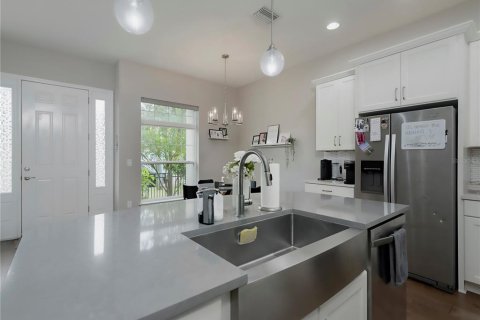 Townhouse in Tampa, Florida 4 bedrooms, 199.28 sq.m. № 1307375 - photo 15