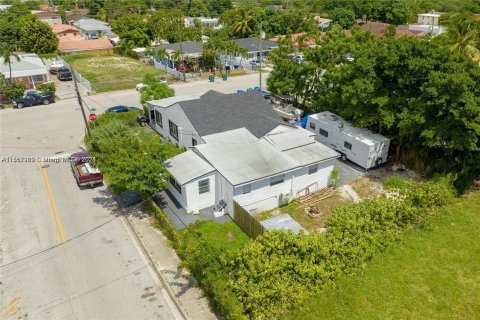 Купить коммерческую недвижимость в Майами, Флорида 211.35м2, № 1099289 - фото 2