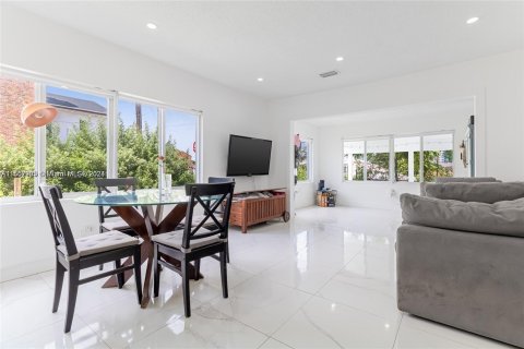 Купить коммерческую недвижимость в Майами, Флорида 211.35м2, № 1099289 - фото 25