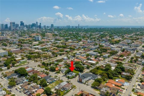 Immobilier commercial à vendre à Miami, Floride: 211.35 m2 № 1099289 - photo 8