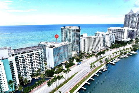 Condominio en venta en Miami Beach, Florida, 1 dormitorio, 116.87 m2 № 1227786 - foto 23