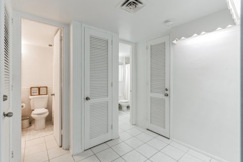 Condominio en venta en Miami Beach, Florida, 1 dormitorio, 116.87 m2 № 1227786 - foto 16