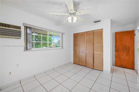 Casa en venta en Miami, Florida, 3 dormitorios, 143.26 m2 № 1404337 - foto 10