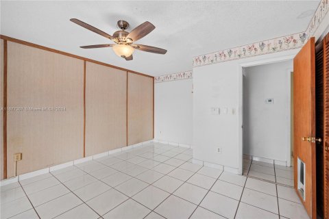 House in Miami, Florida 3 bedrooms, 143.26 sq.m. № 1404337 - photo 21